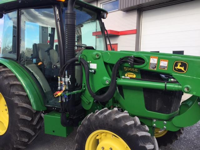 2016 - JOHN DEERE 5065 E - Tracteur / chargeur - - SEULEMENT 46 heures